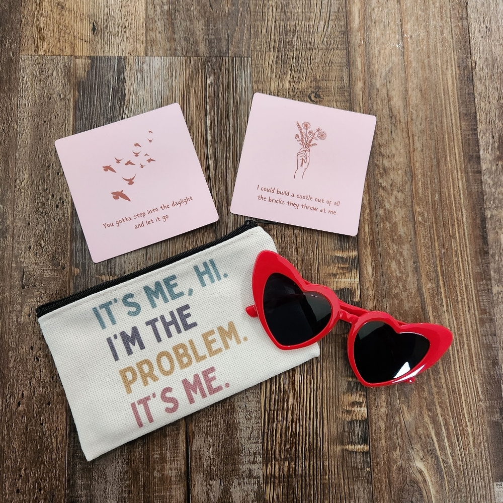 TS Themed Small Zipper Bag And Heart Sunnies